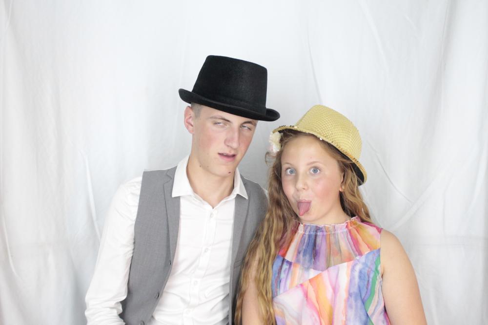 Mr & Mrs Guillen | View more photos from the event at gallery.myphotoboothexperience.co.uk/u/MyPhotoBoothExperienceLtd/Mr-Mrs-Guillen